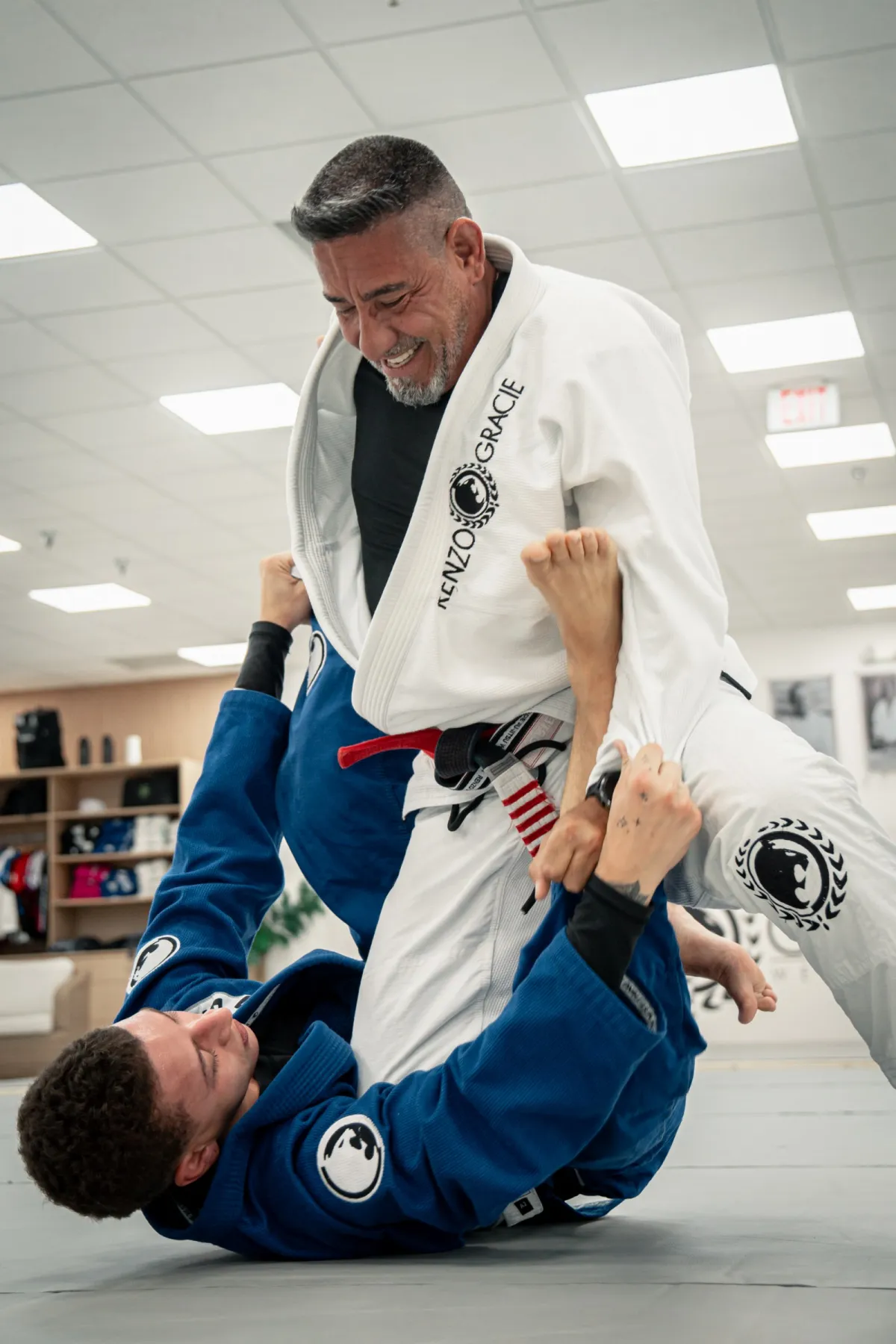 Alumnos adultos entrenando Jiu-Jitsu Brasileño en Renzo Gracie West Boca Raton