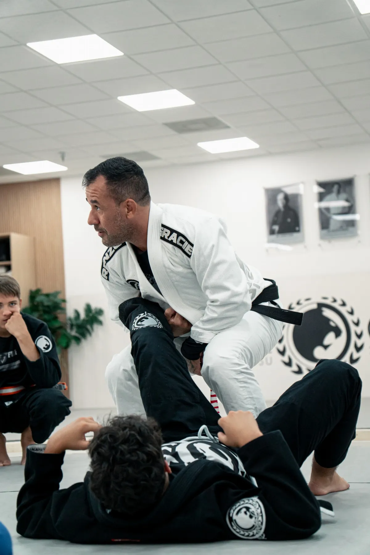Alumnos adultos entrenando Jiu-Jitsu Brasileño en Renzo Gracie West Boca Raton