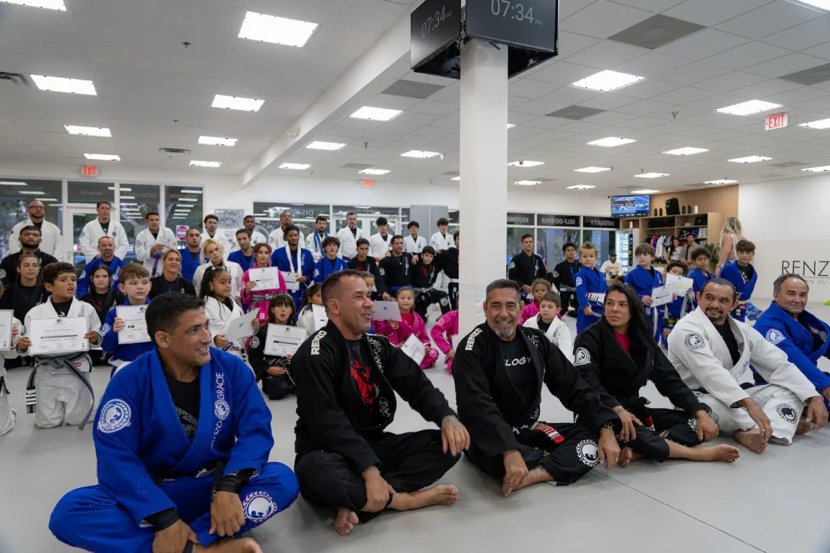 Cerimônia de graduação de faixa na Renzo Gracie West Boca Raton